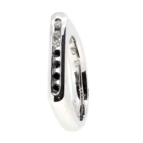 18 Carat White Gold with white and black diamond ring