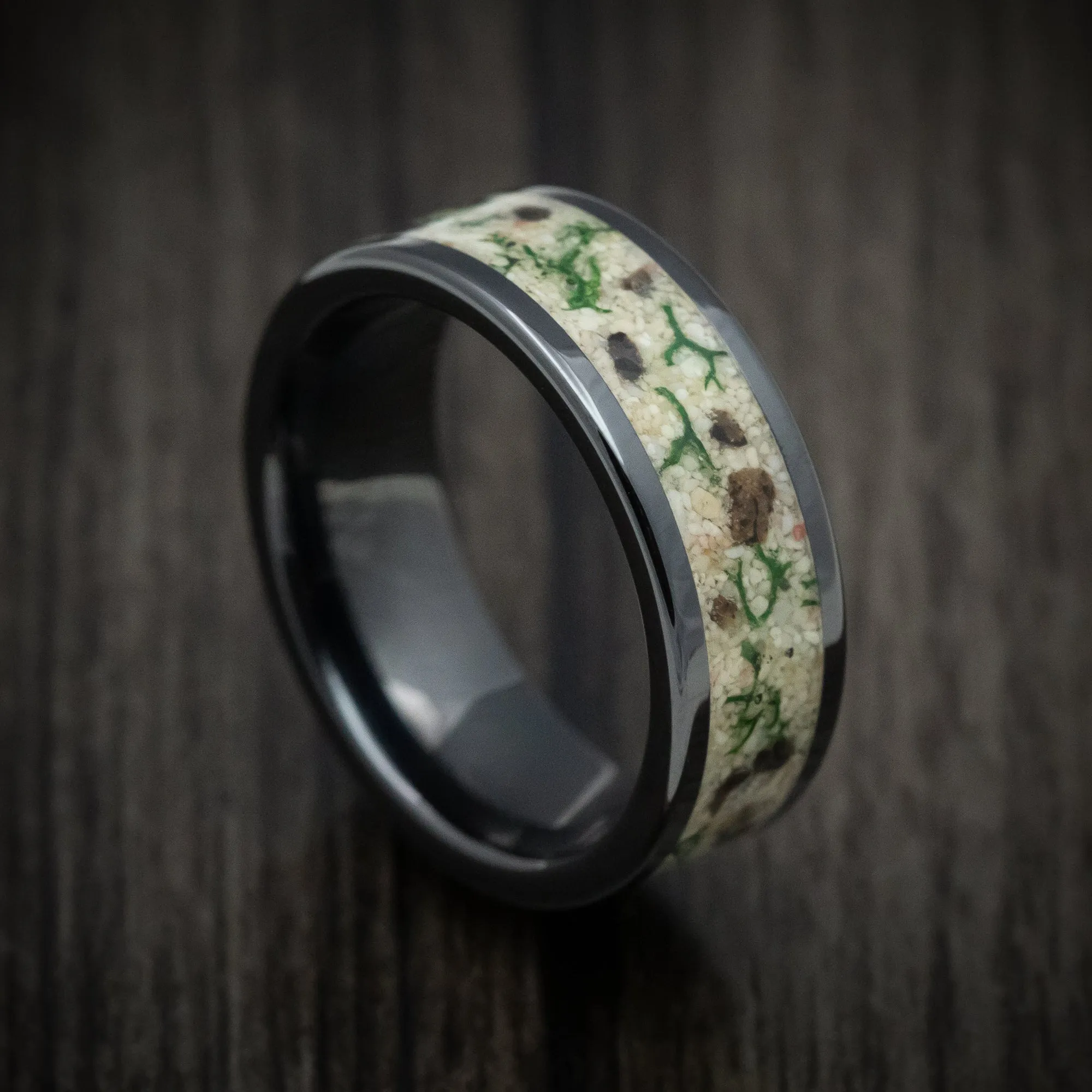 Black Ceramic Men's Ring Tan Sand with Moss and Dinosaur Bone Inlay