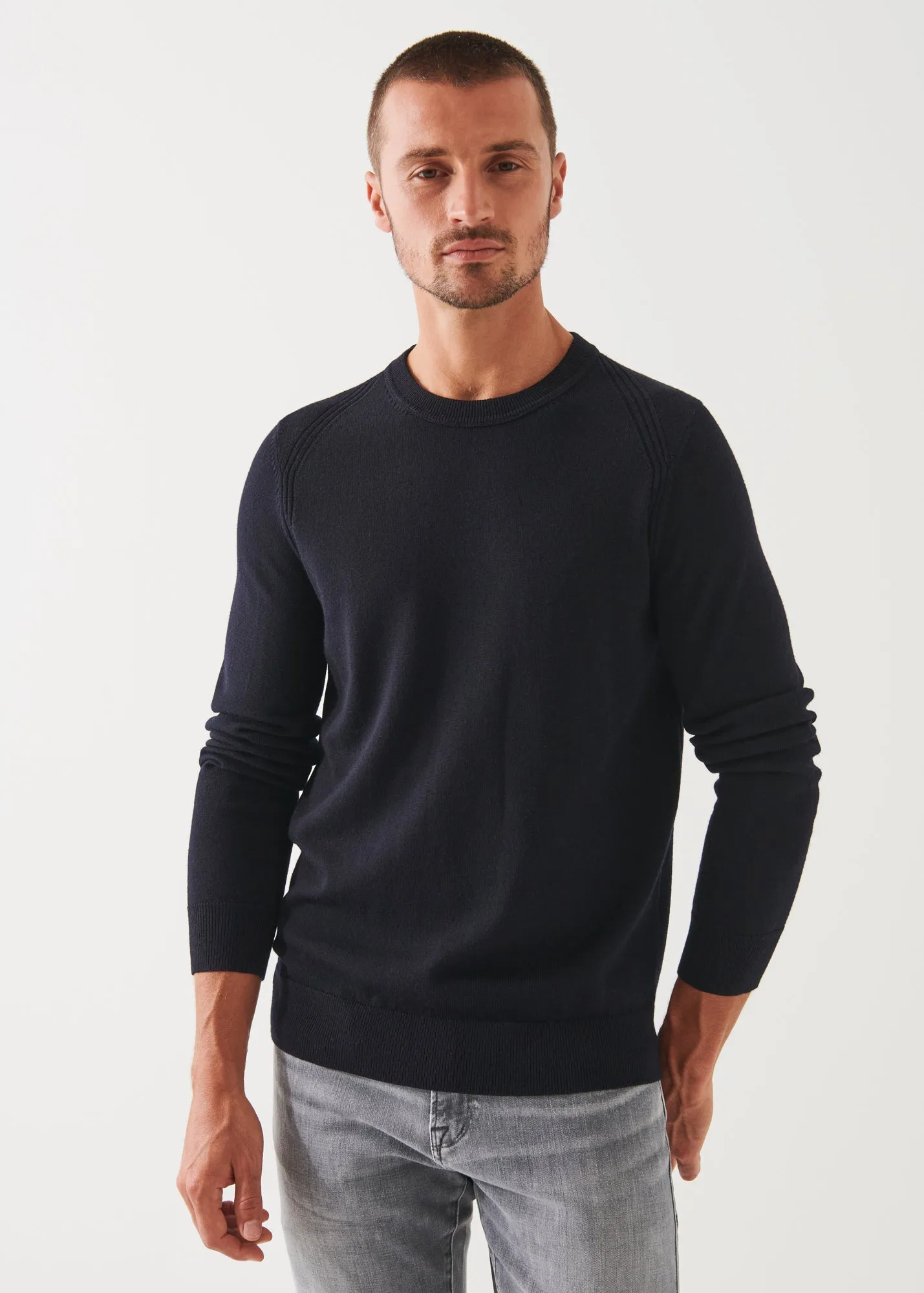 EXTRA-FINE MERINO RAGLAN CREWNECK