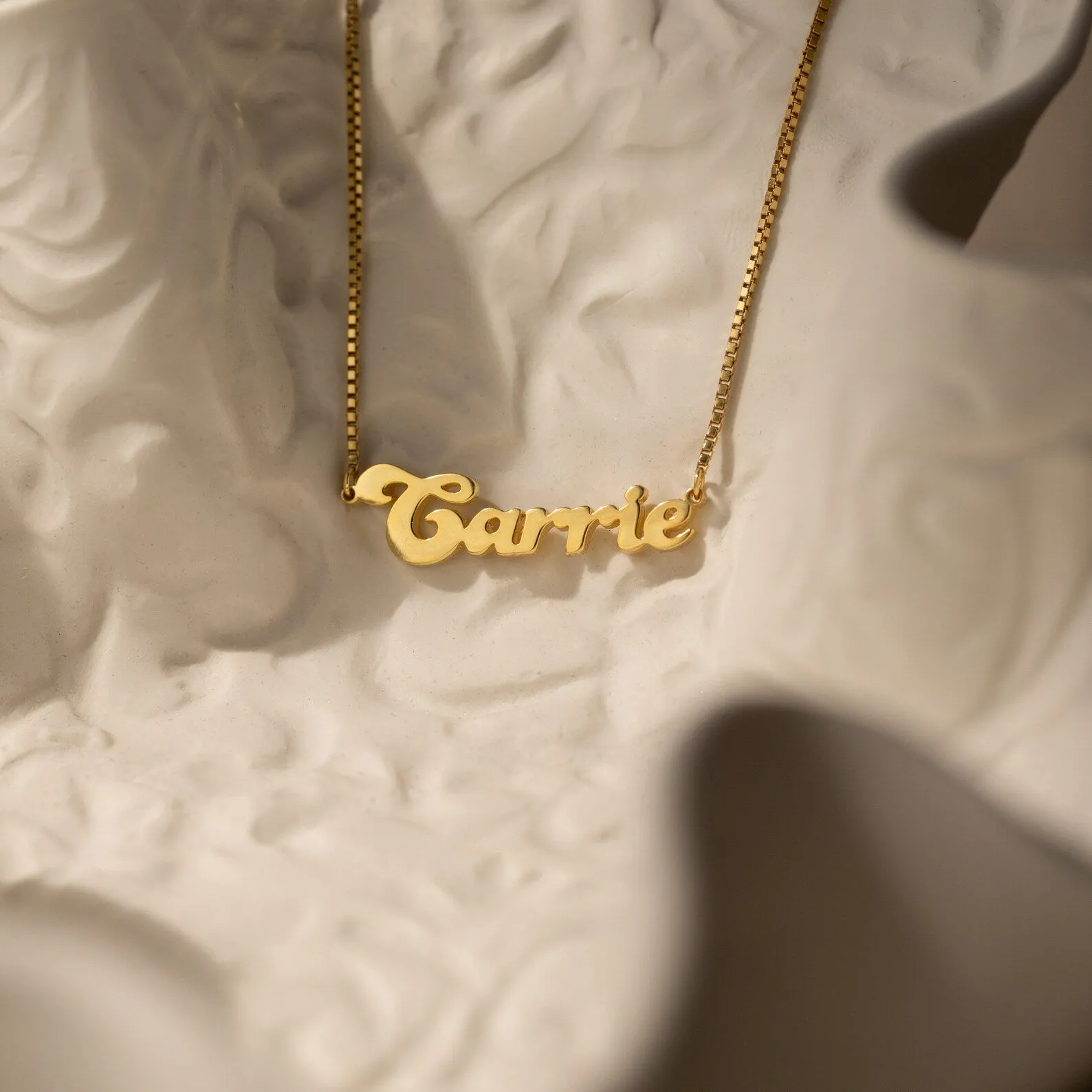 Groovy Name Necklace in Box Chain