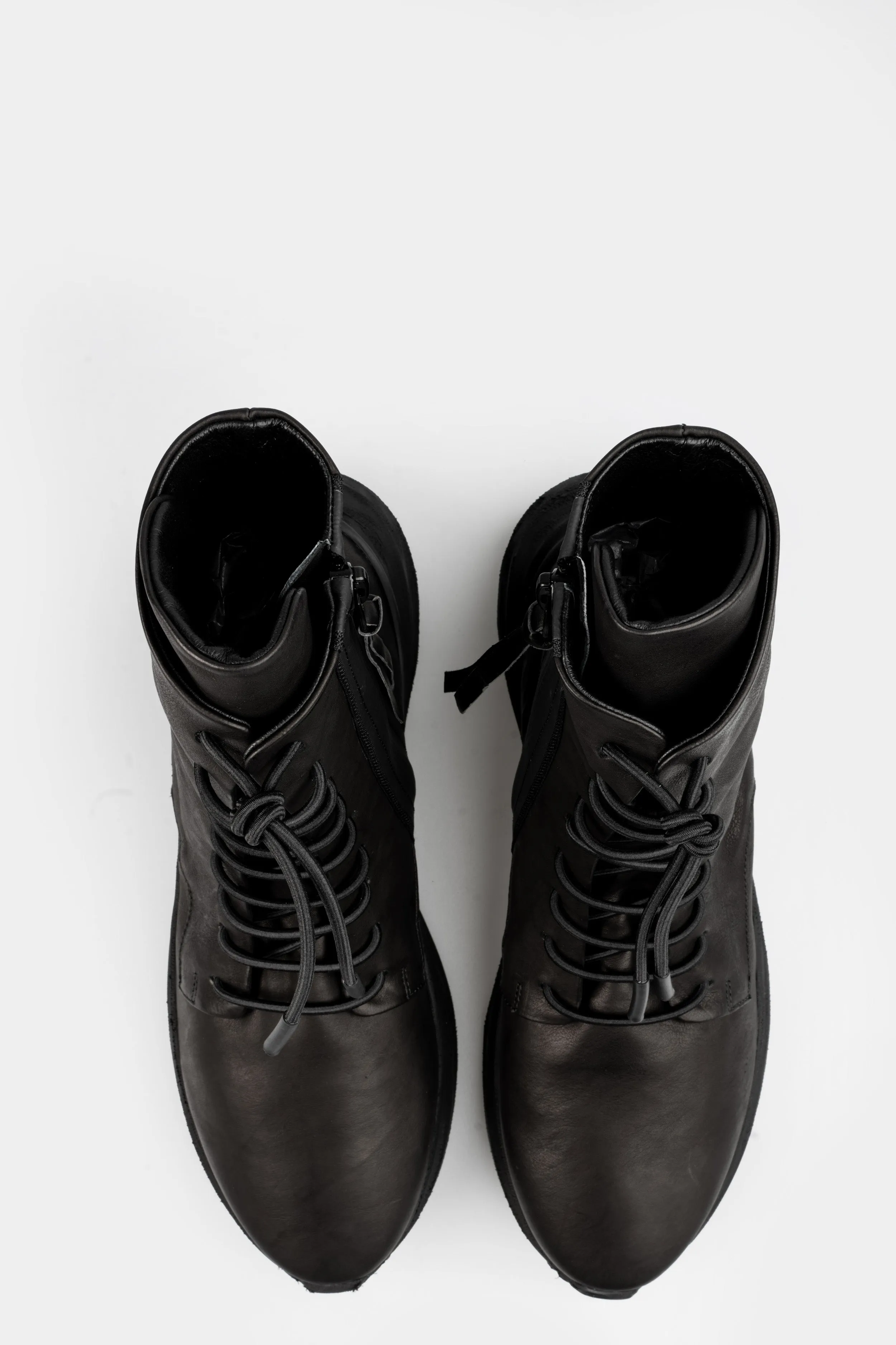 High top laced leather sneakers