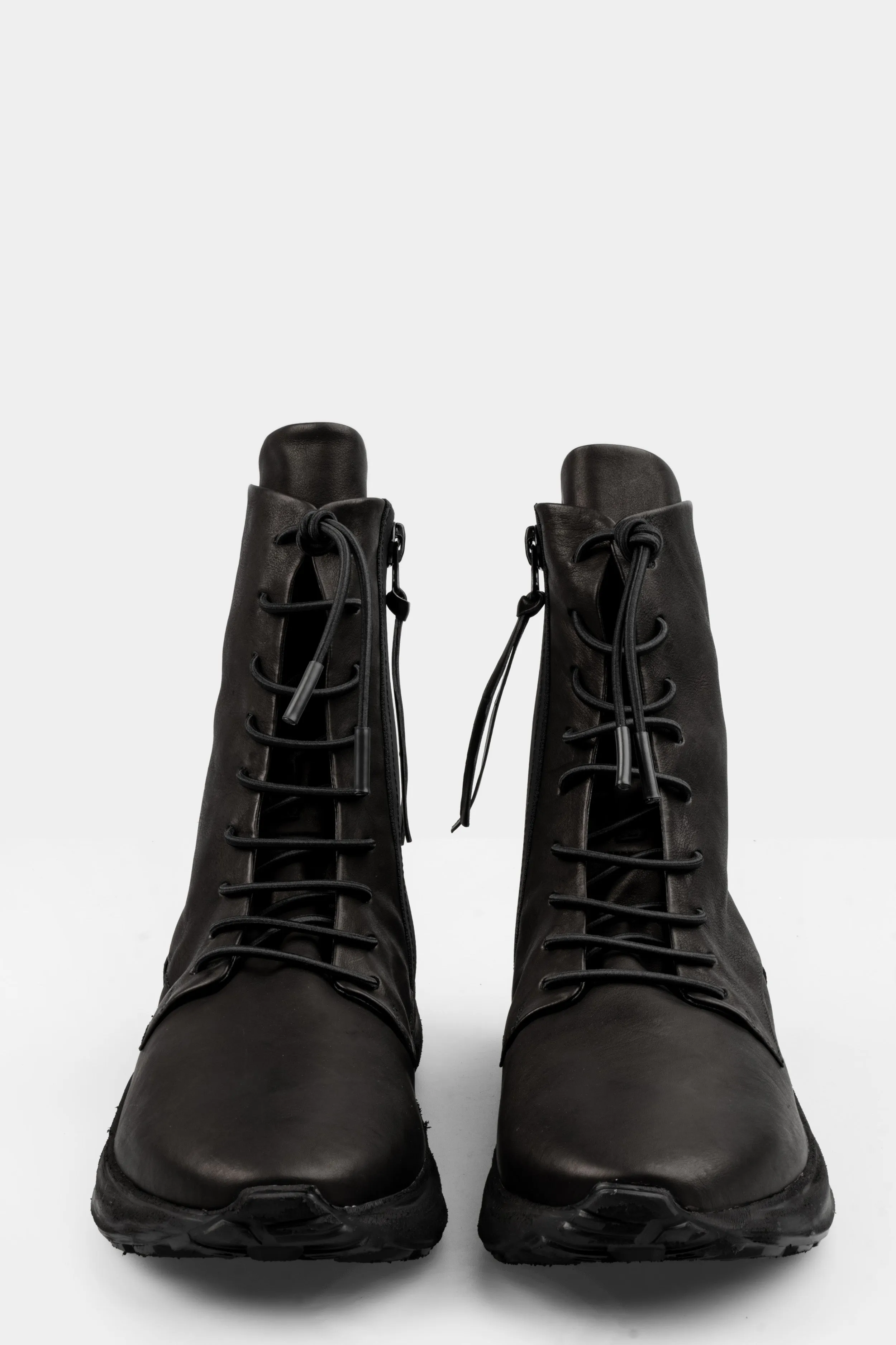 High top laced leather sneakers